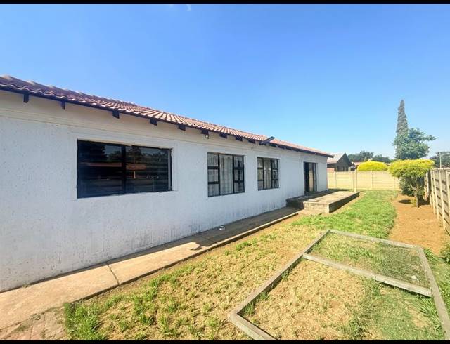 3 BEDROOM HOUSE FOR SALE IN VANDERBIJLPARK CW 5